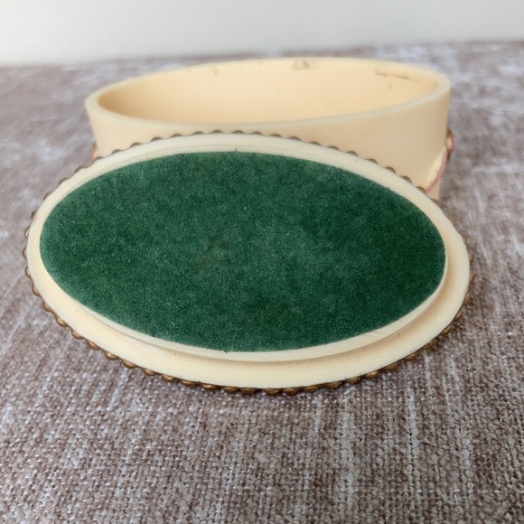 Willow Hall Victorian shoe trinket box - Picture 3 of 13